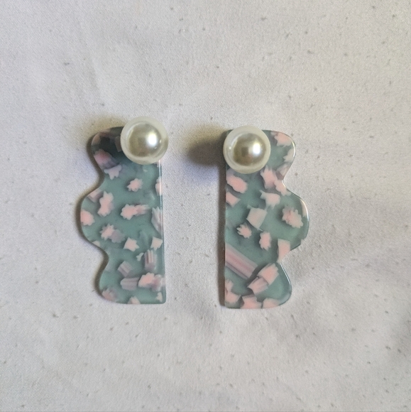 Pearly back earrings - Picture 2 of 2
